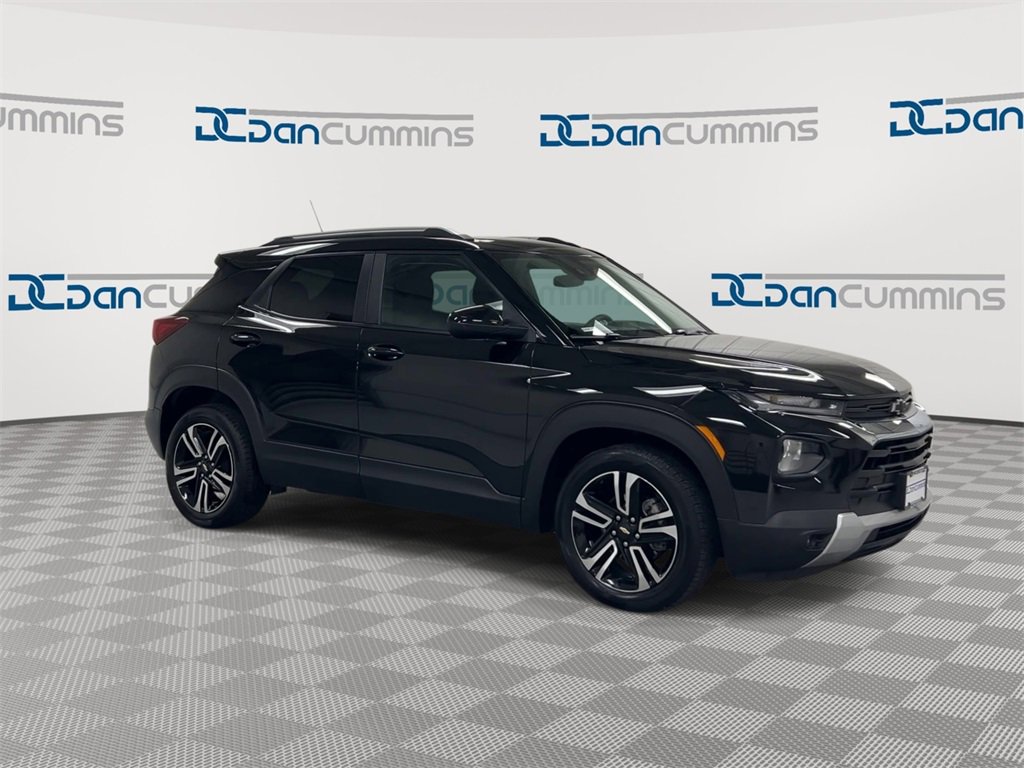 Used 2023 Chevrolet TrailBlazer LT image 2