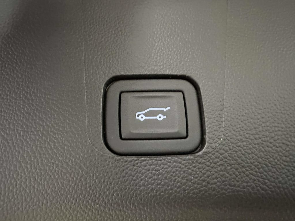 Certified 2023 Chevrolet Traverse LT AWD/4WD image 13