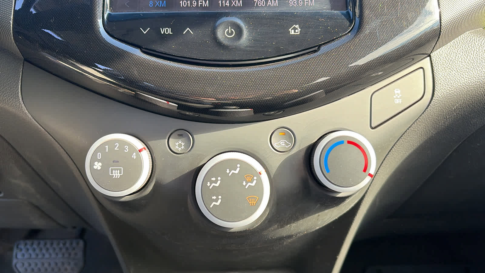 Used 2014 Chevrolet Spark LT image 17