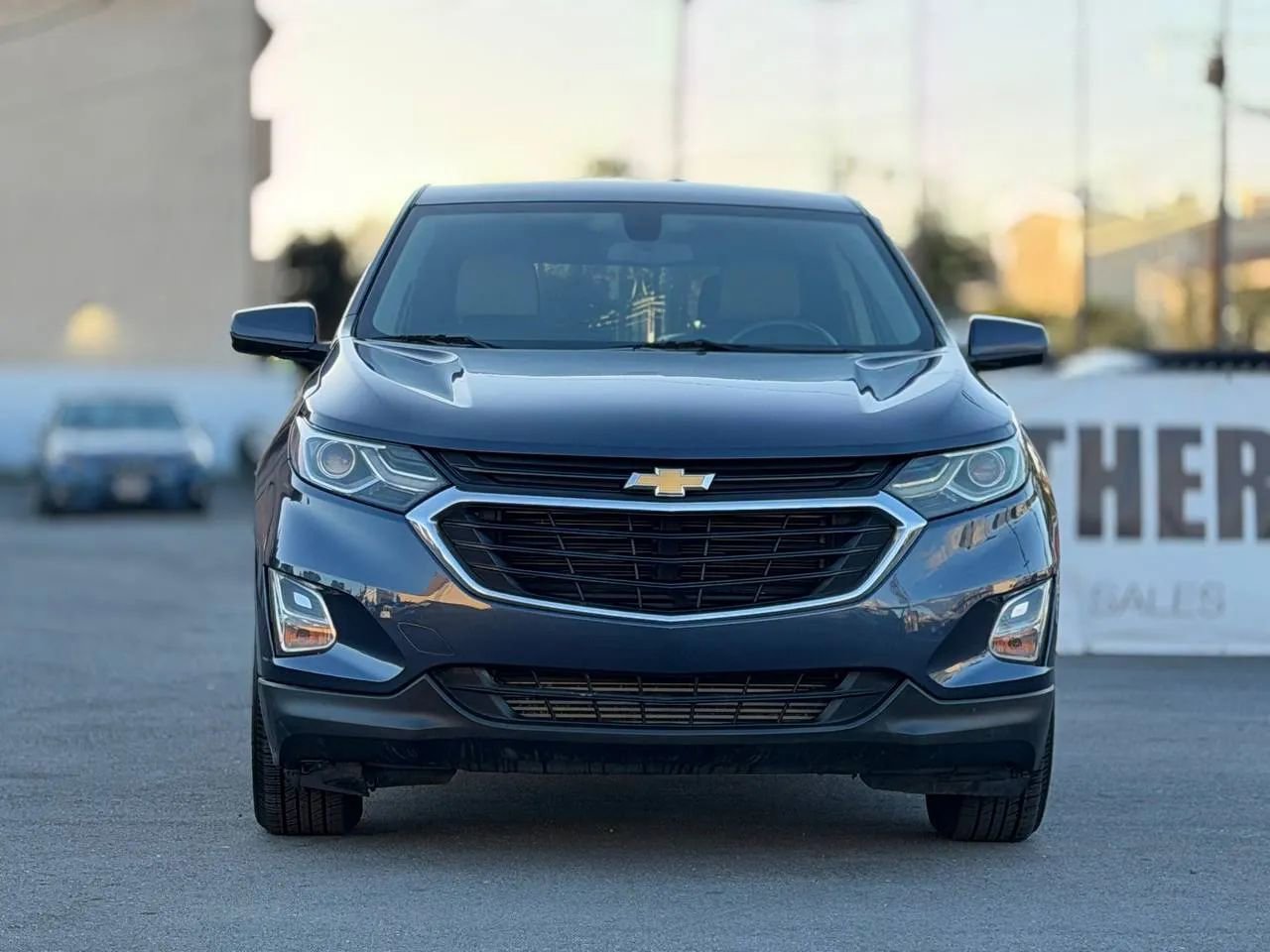 Used 2018 Chevrolet Equinox LT image 2