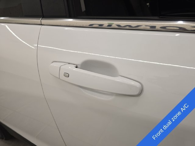 Used 2024 Chevrolet Equinox LT AWD/4WD image 8