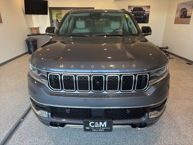 Used 2023 Jeep Wagoneer Series III w/ Premium Group I AWD/4WD image 2