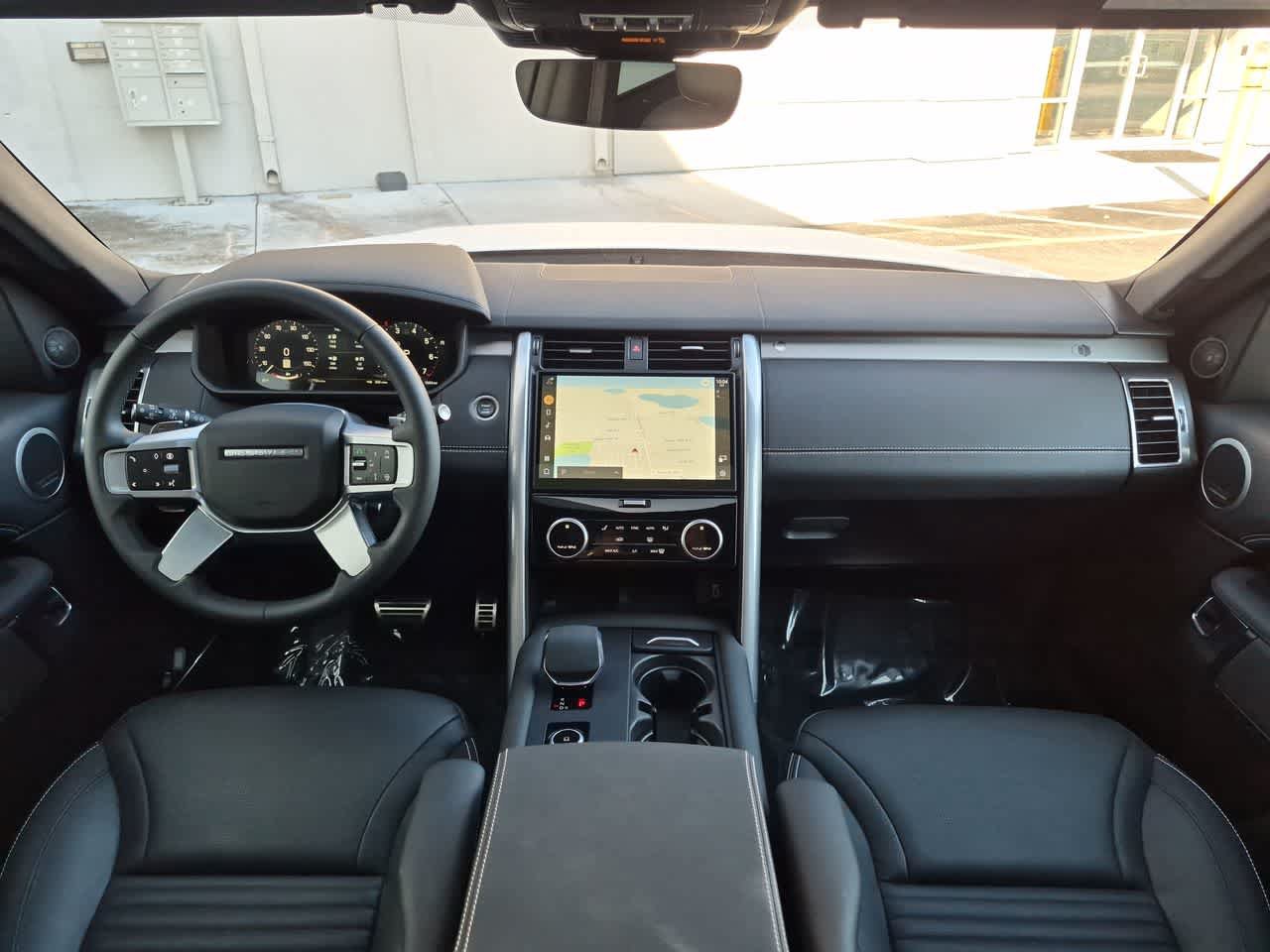 Used 2026 Land Rover Discovery Limited Edition AWD/4WD image 16