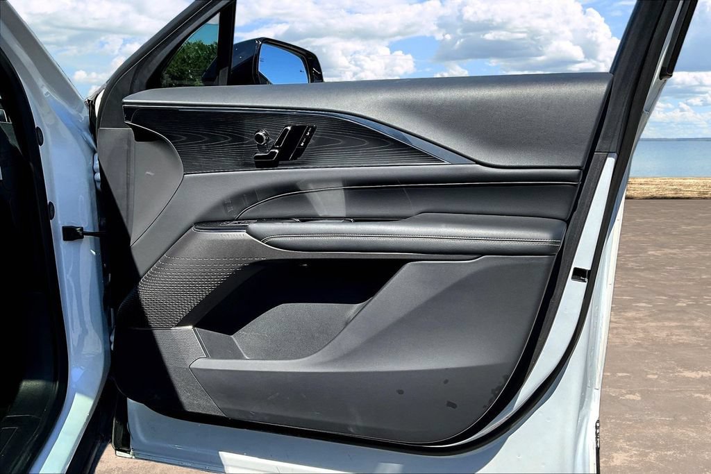 Used 2024 Cadillac Lyriq Luxury RWD image 29
