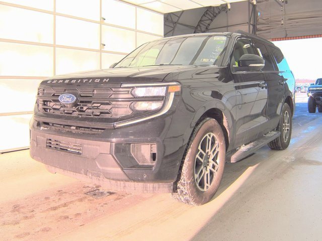 Used 2025 Ford Expedition Active image 2
