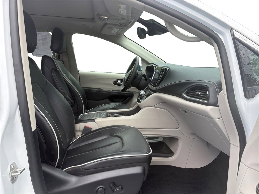 Used 2023 Chrysler Pacifica Limited w/ Trailer Tow Group image 15