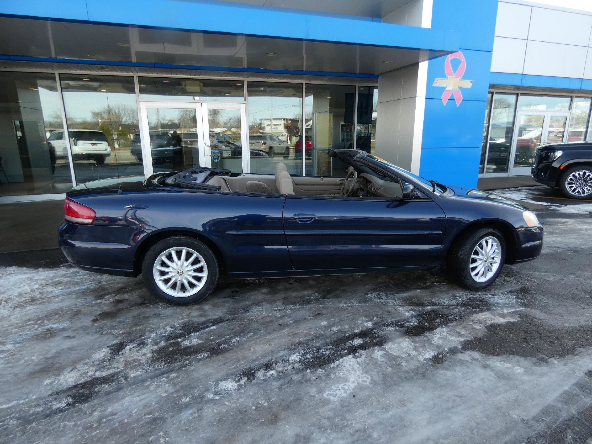 Used 2004 Chrysler Sebring LXi w/ Electronics Convenience Group image 2