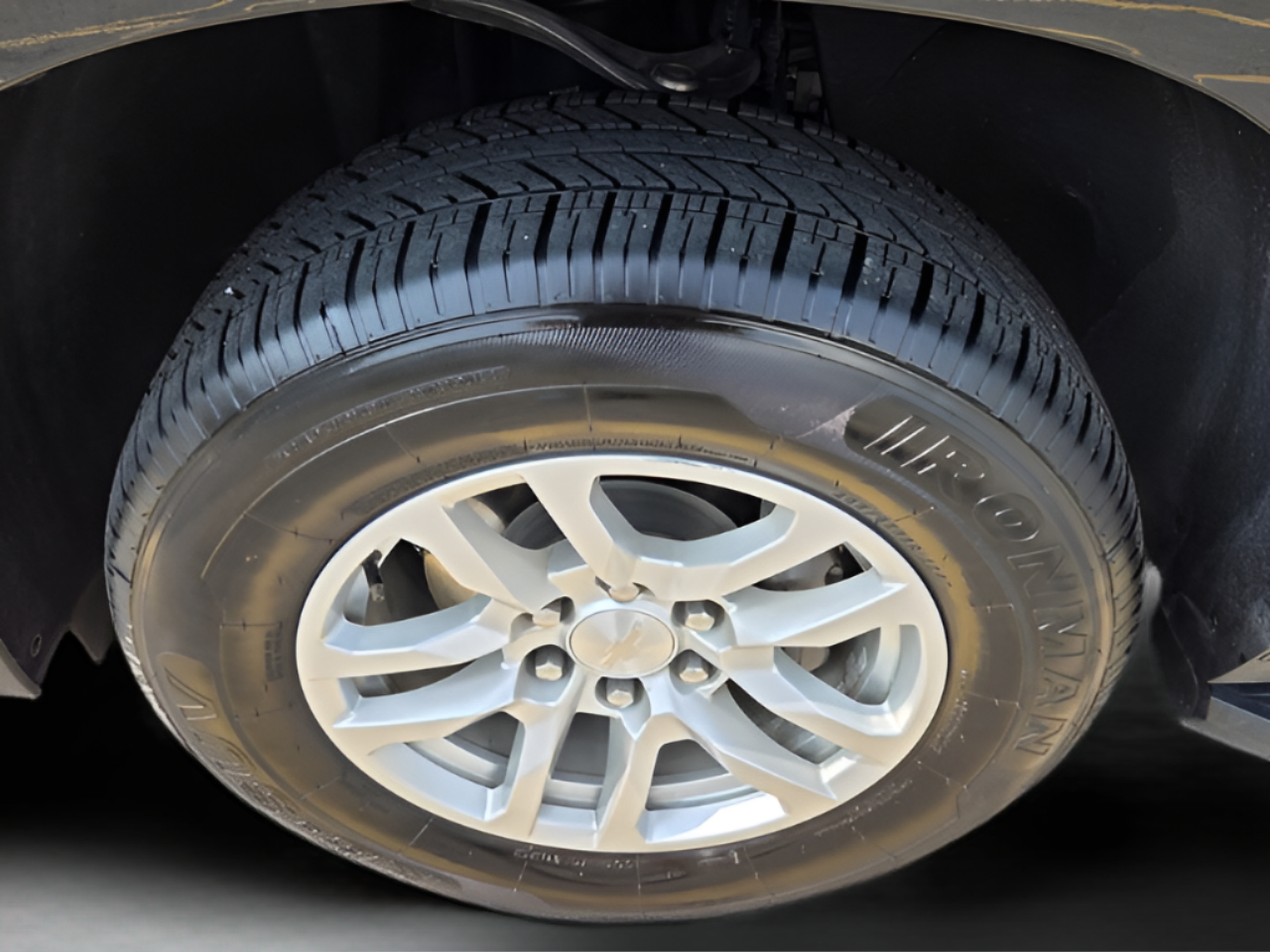 Certified 2024 Chevrolet Suburban LT RWD image 30