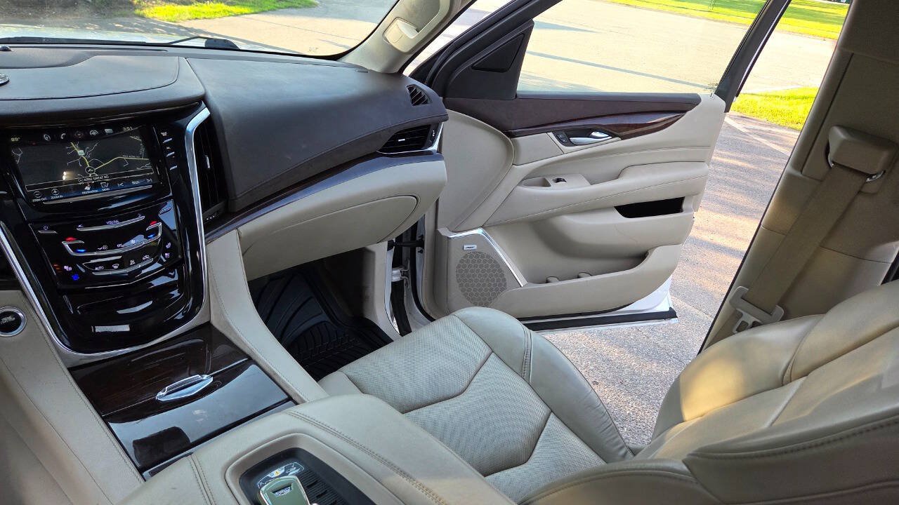 Used 2017 Cadillac Escalade Luxury AWD/4WD image 45