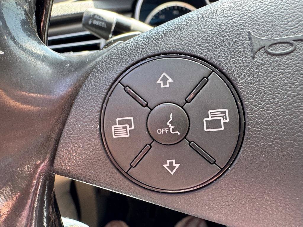 Used 2011 Mercedes-Benz R 350 4MATIC image 17