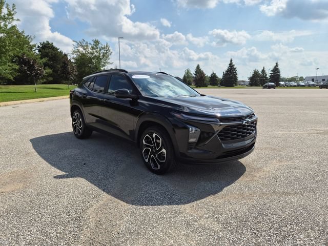 Used 2024 Chevrolet Trax RS w/ Sunroof Package FWD image 3