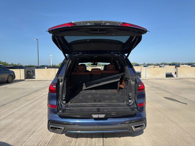 Used 2022 BMW X7 xDrive40i w/ M Sport Package image 9