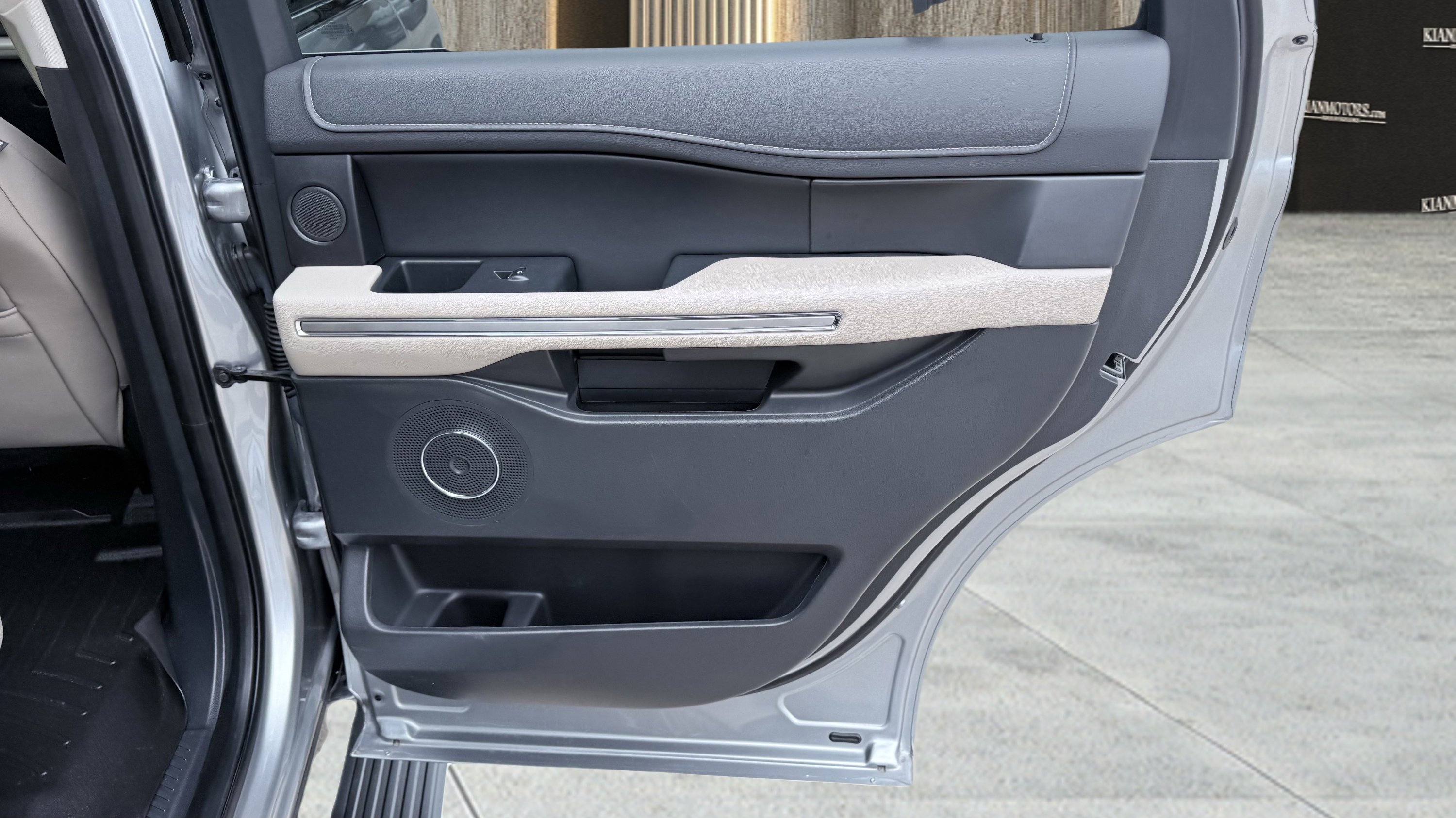 Used 2023 Ford Expedition Limited RWD image 42