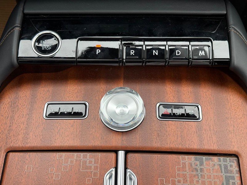New 2025 Lincoln Navigator L Black Label AWD/4WD image 16