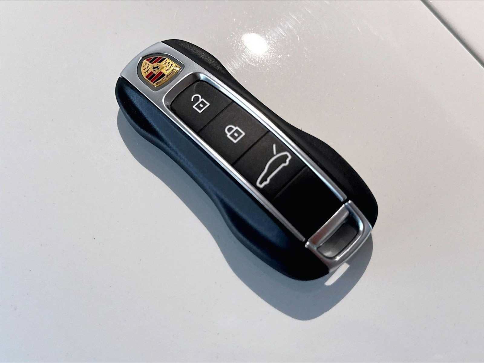Used 2025 Porsche Panamera RWD image 37