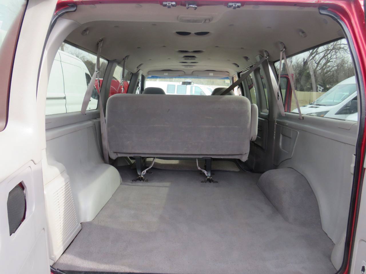 Used 1999 Ford E-150 and Econoline 150 Wagon RWD image 25