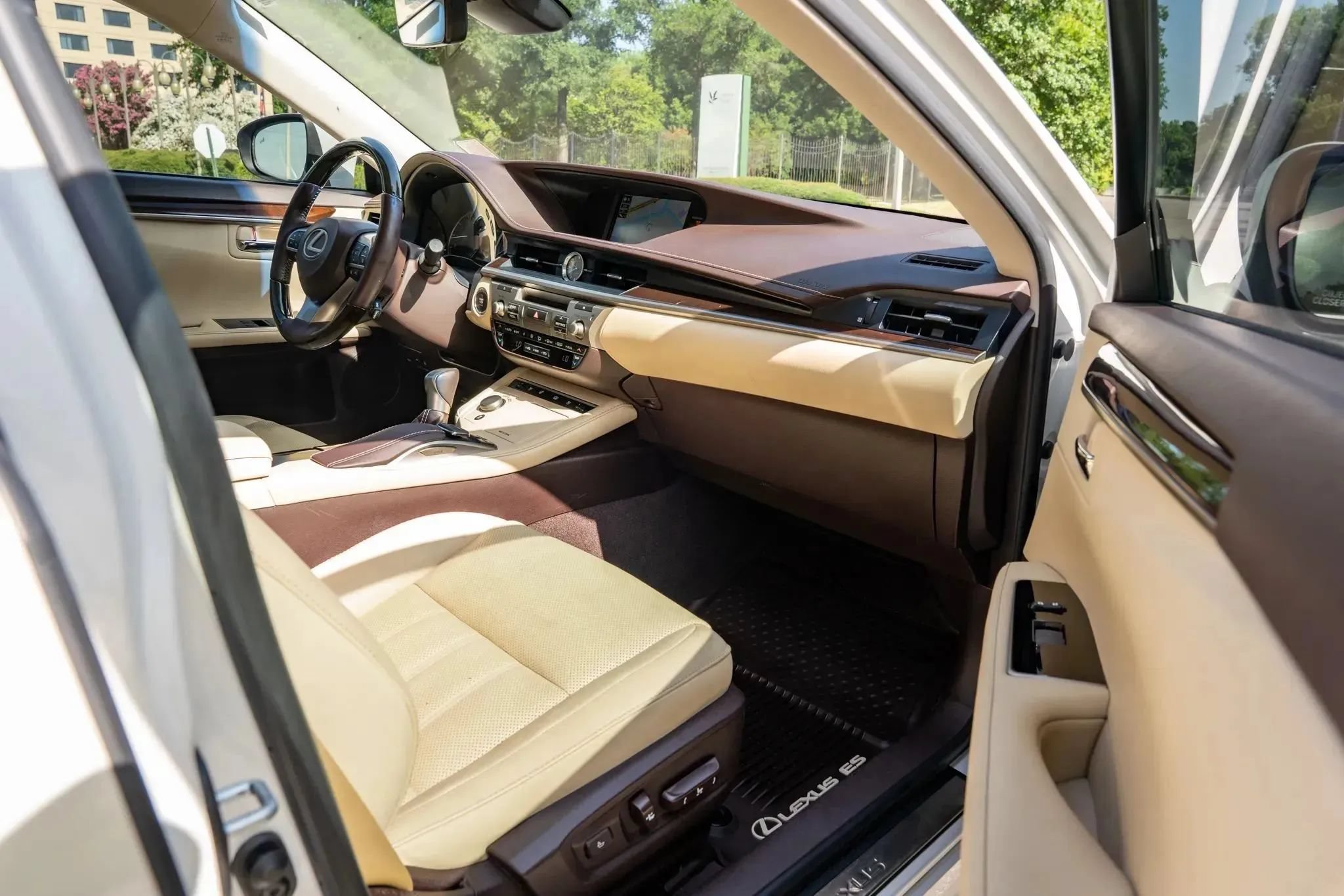 Used 2017 Lexus ES 350 w/ Luxury Package FWD image 17