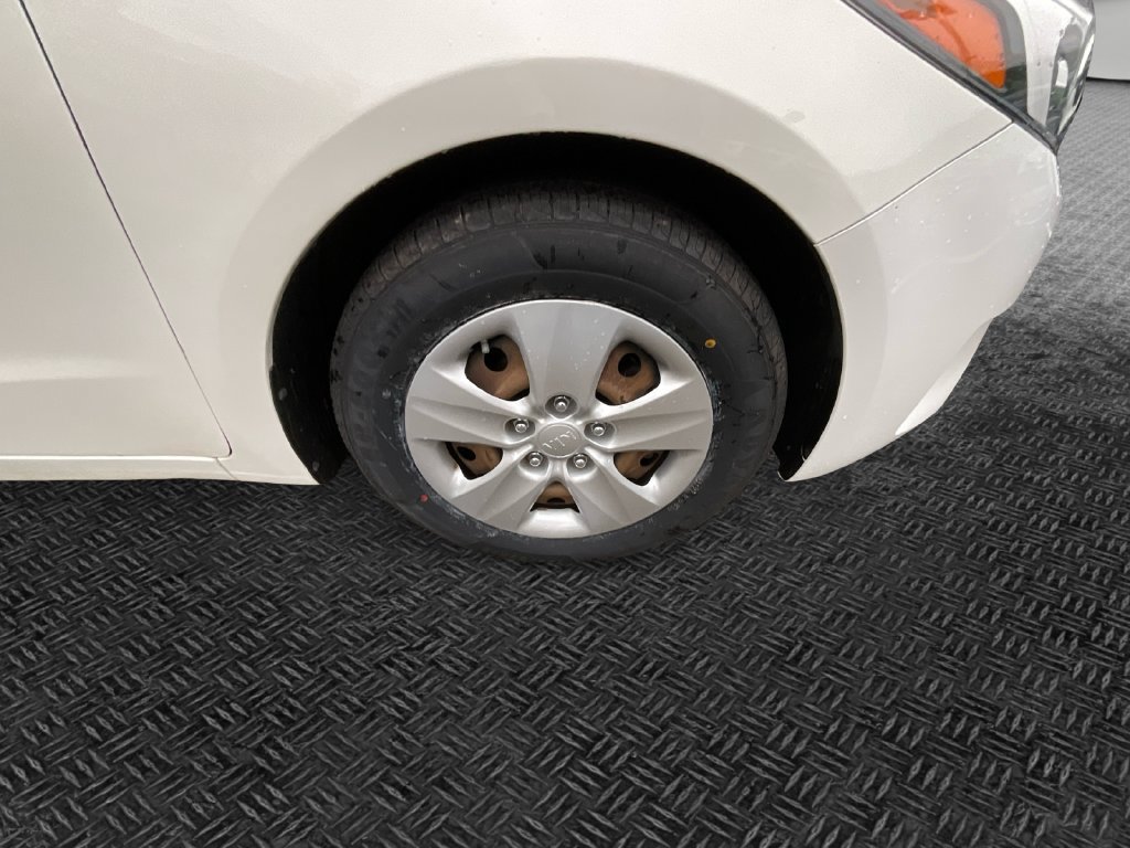 Used 2017 Kia Forte LX FWD image 11