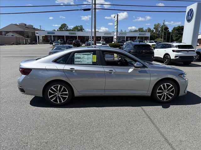 New 2025 Volkswagen Jetta SE FWD image 7