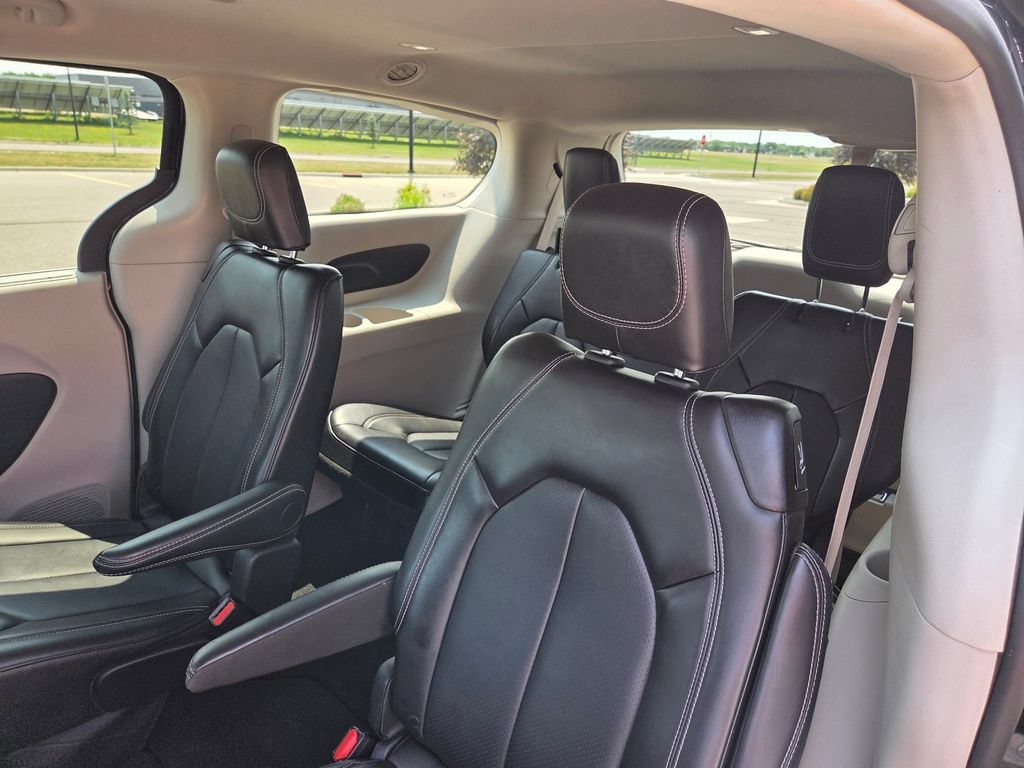Used 2024 Chrysler Pacifica Touring-L FWD image 45
