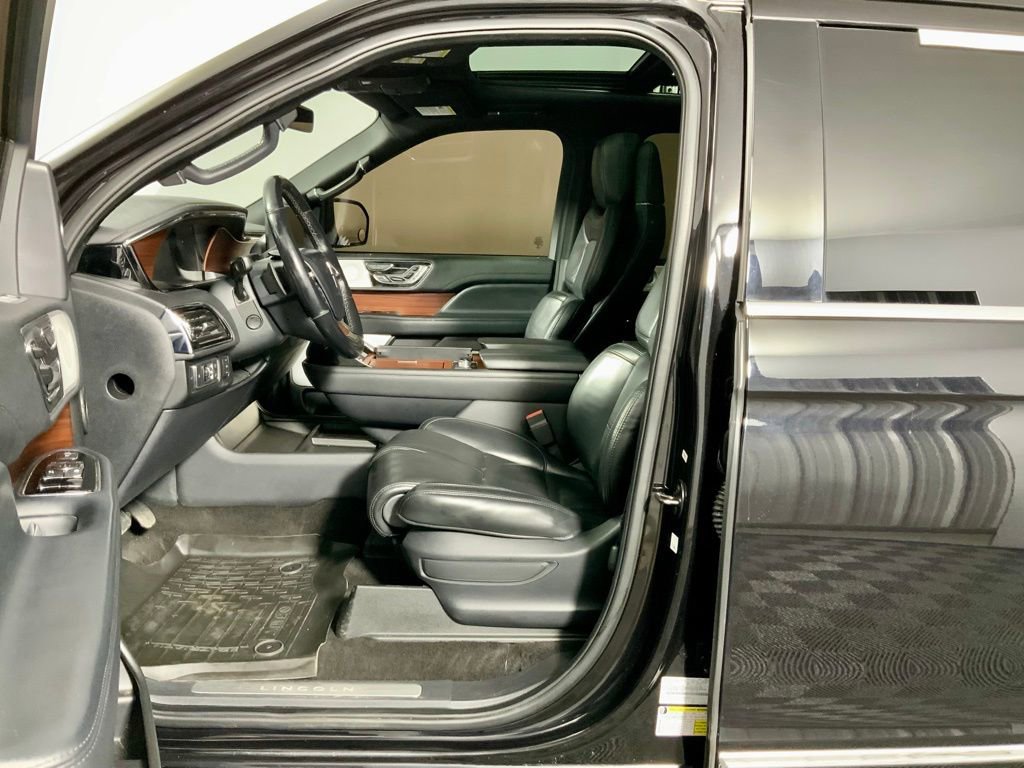 Used 2022 Lincoln Navigator Reserve image 21