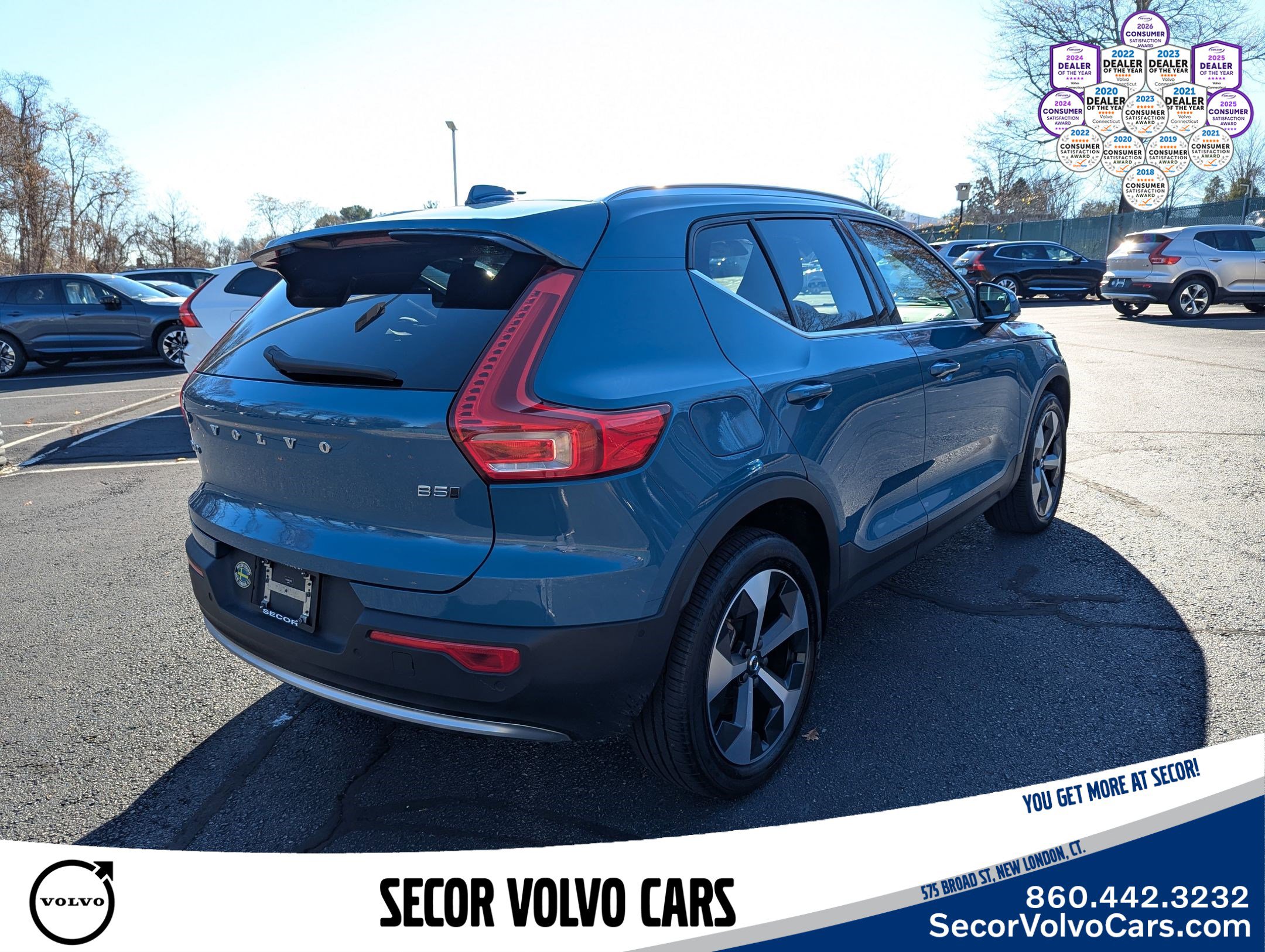 Certified 2023 Volvo XC40 B5 Plus w/ Driver Assist Package image 4