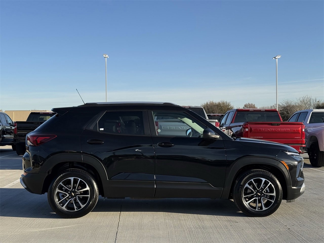 Used 2025 Chevrolet TrailBlazer LT image 3