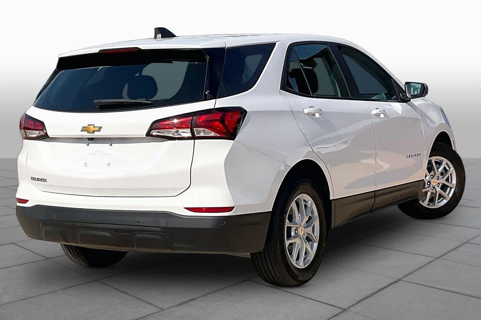 Used 2024 Chevrolet Equinox LS w/ Driver Confidence II Package FWD image 12