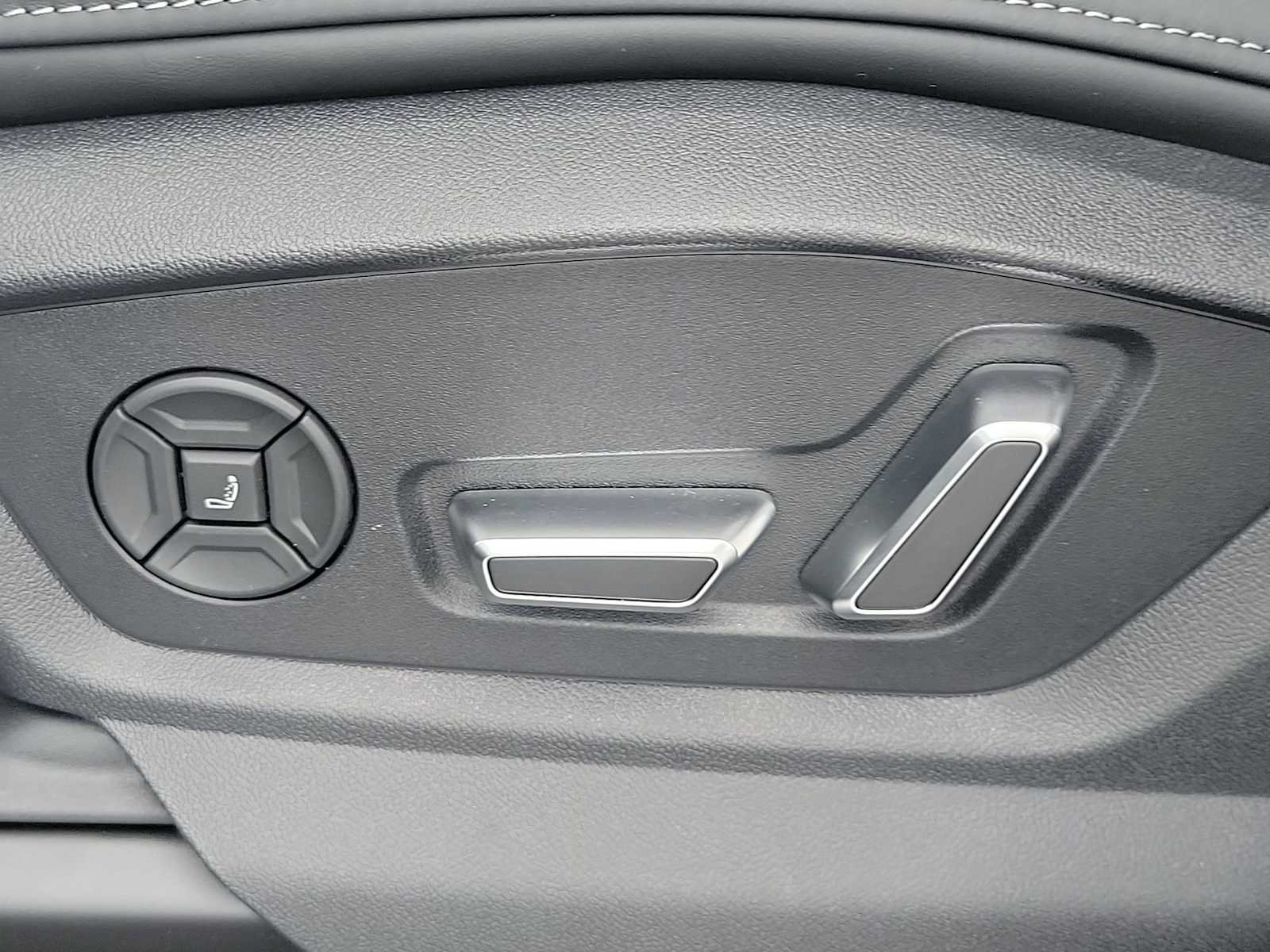 New 2026 Audi SQ8 Prestige AWD/4WD image 16