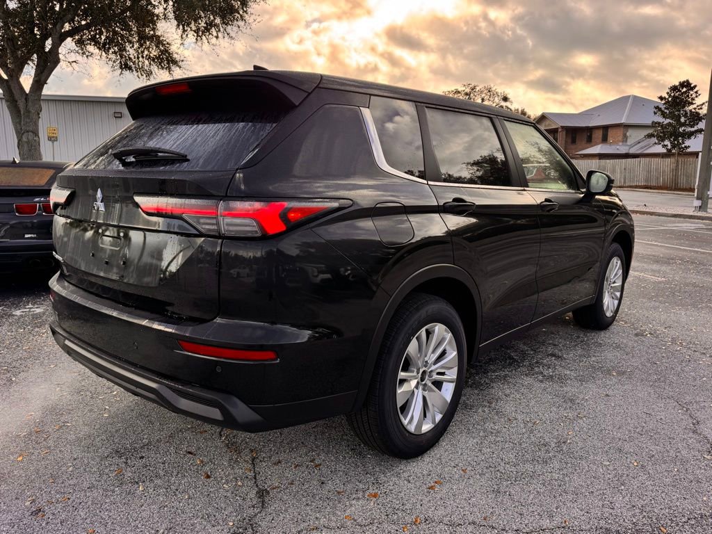 New 2026 Mitsubishi Outlander ES FWD image 8
