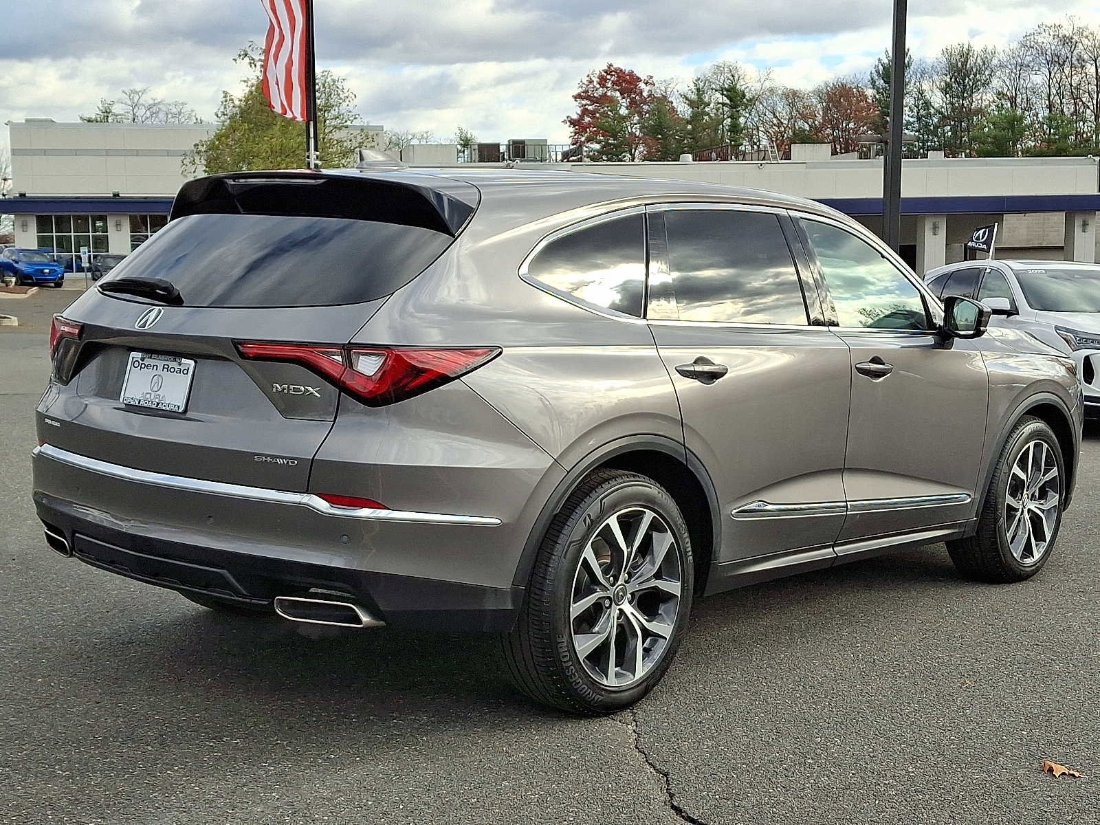 Used 2024 Acura MDX SH-AWD w/ Technology Package image 6