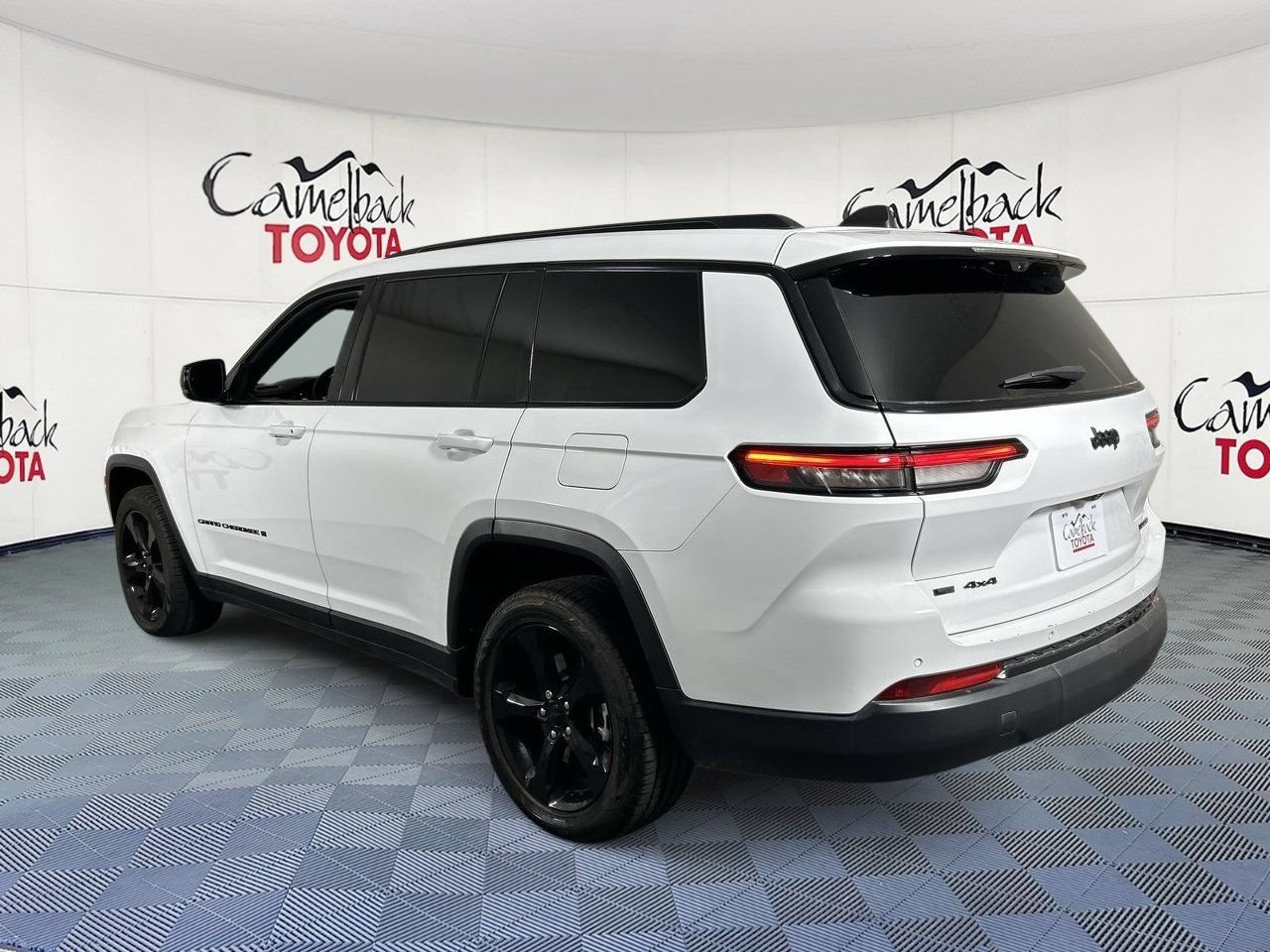 Used 2023 Jeep Grand Cherokee L Limited w/ Luxury Tech Group II AWD/4WD image 6