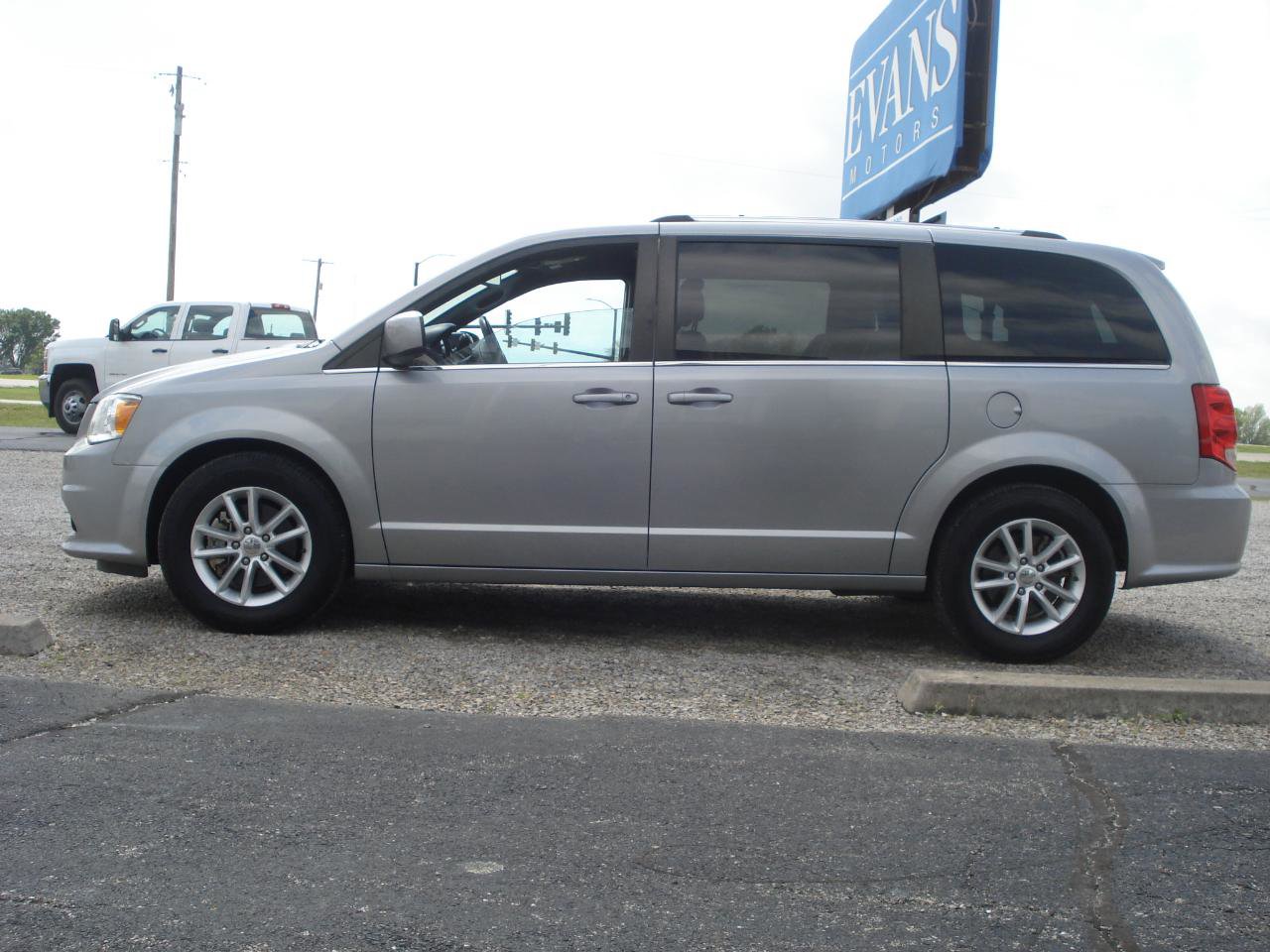 Used 2018 Dodge Grand Caravan SXT image 5