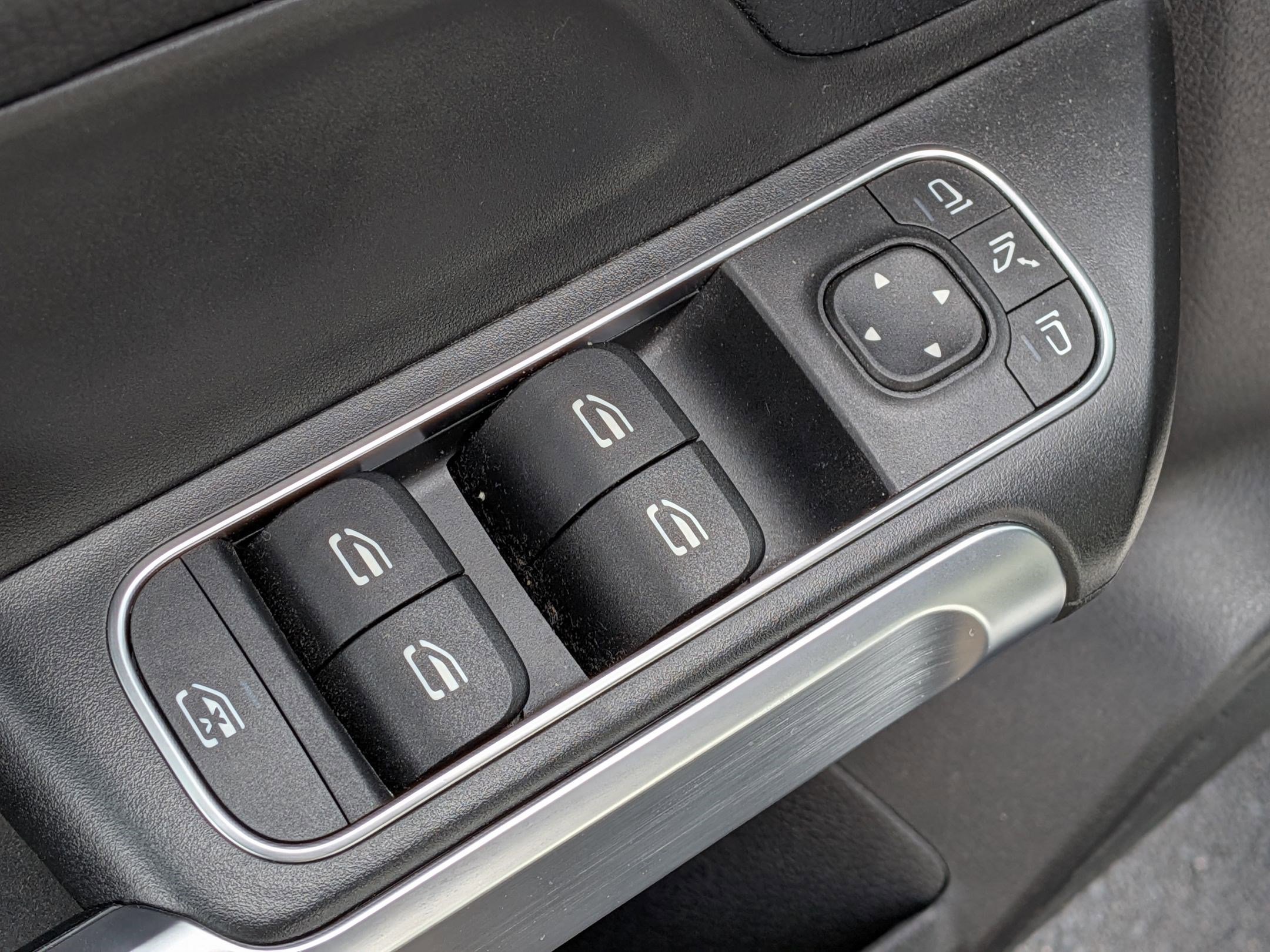 Certified 2020 Mercedes-Benz GLB 250 4MATIC image 16