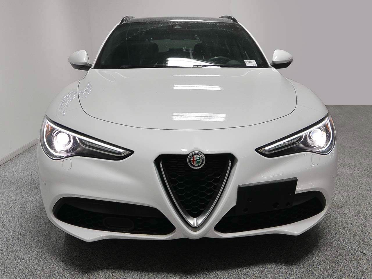 Used 2023 Alfa Romeo Stelvio Ti AWD/4WD image 2