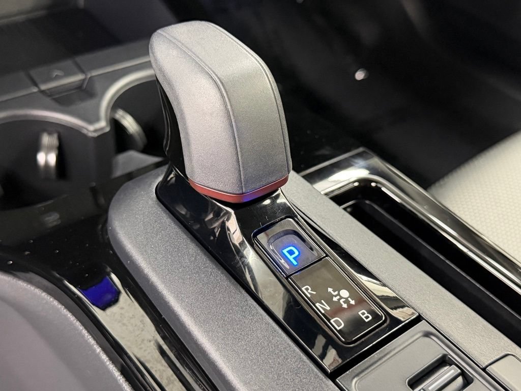 Used 2025 Toyota Prius Plug-In Hybrid FWD image 31
