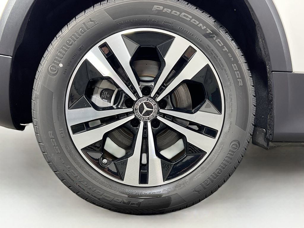 Certified 2025 Mercedes-Benz GLB 250 4MATIC image 32