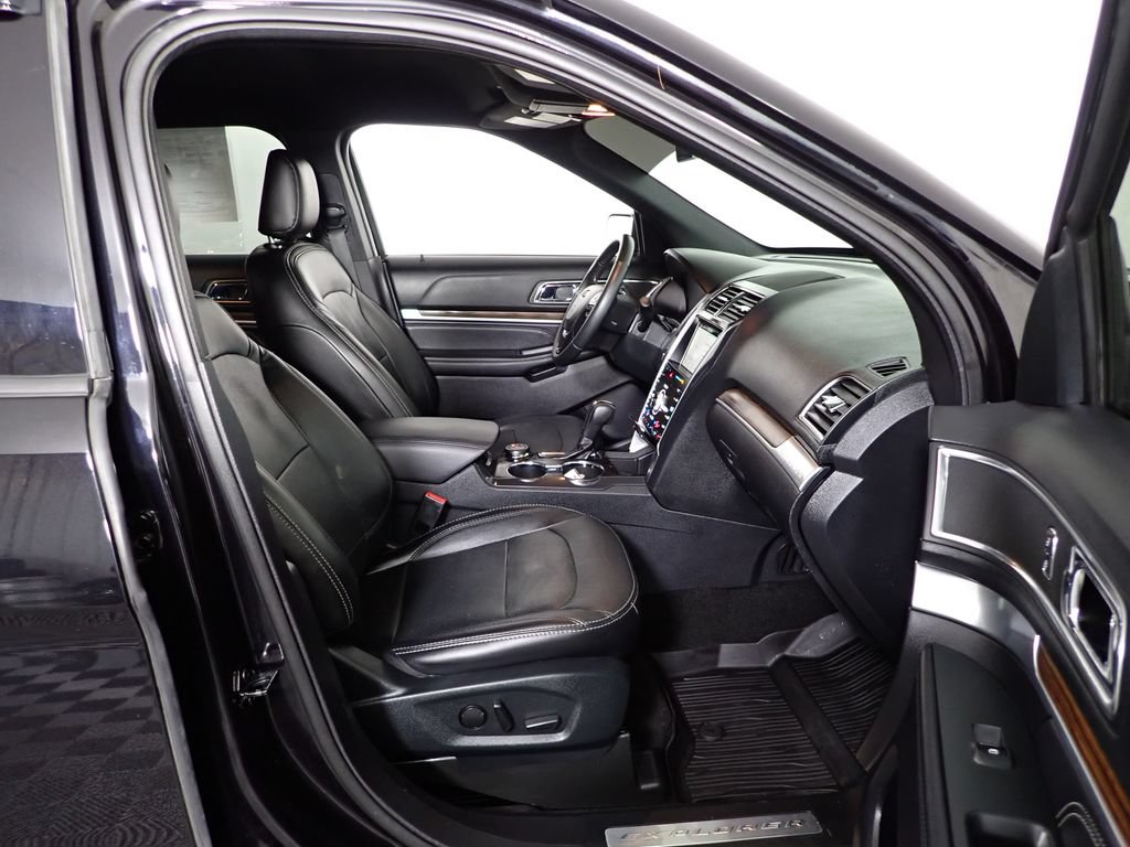 Used 2019 Ford Explorer Limited AWD/4WD image 38