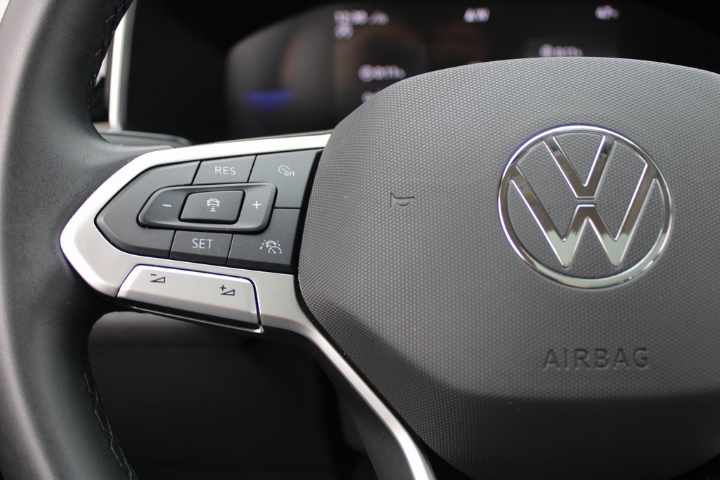 Certified 2025 Volkswagen Taos SE image 13