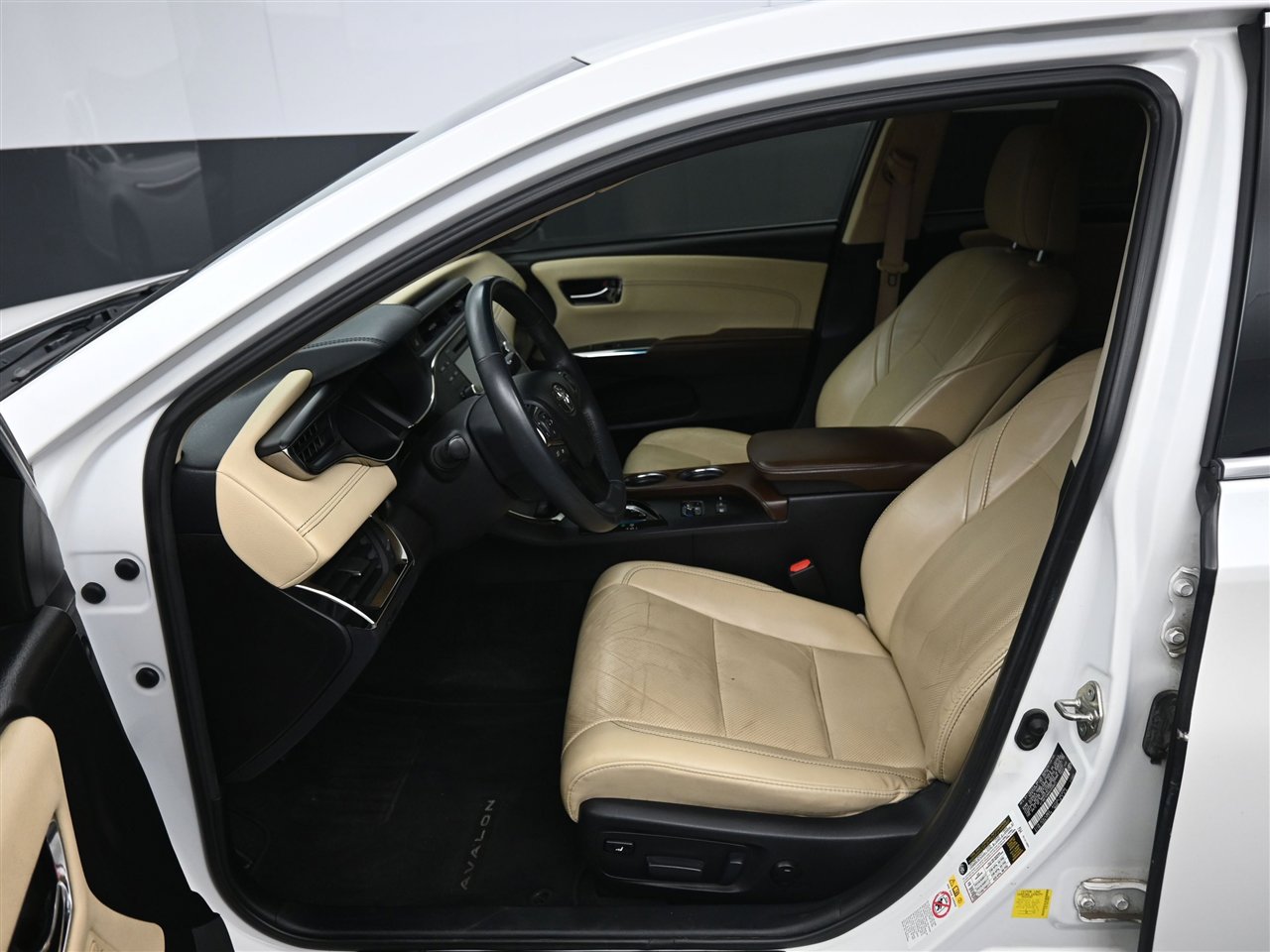 Used 2016 Toyota Avalon Limited image 11