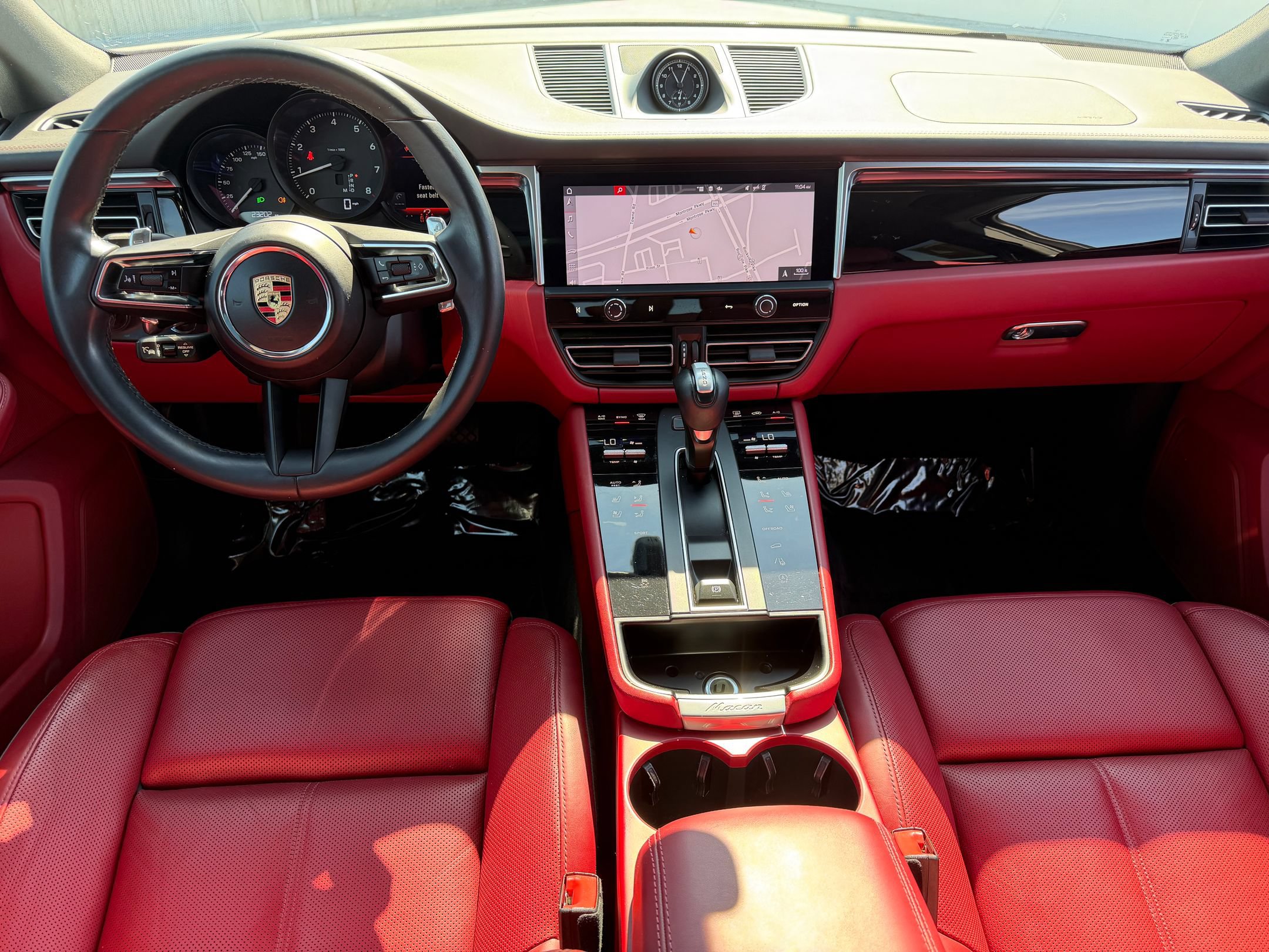 Certified 2023 Porsche Macan AWD/4WD image 13