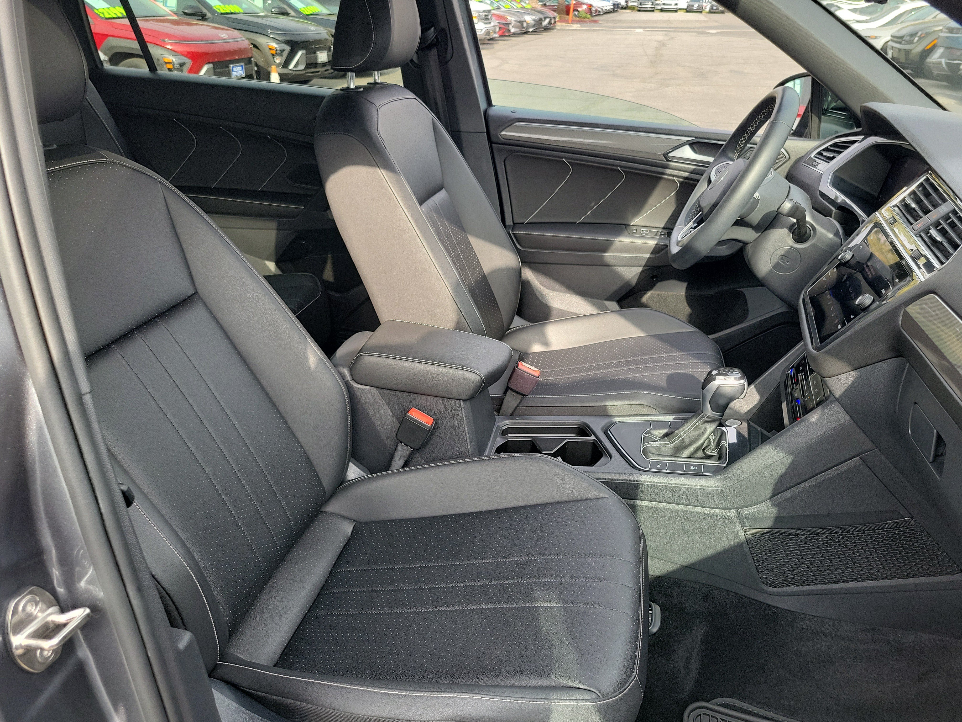 Used 2023 Volkswagen Tiguan SE R-Line FWD image 22
