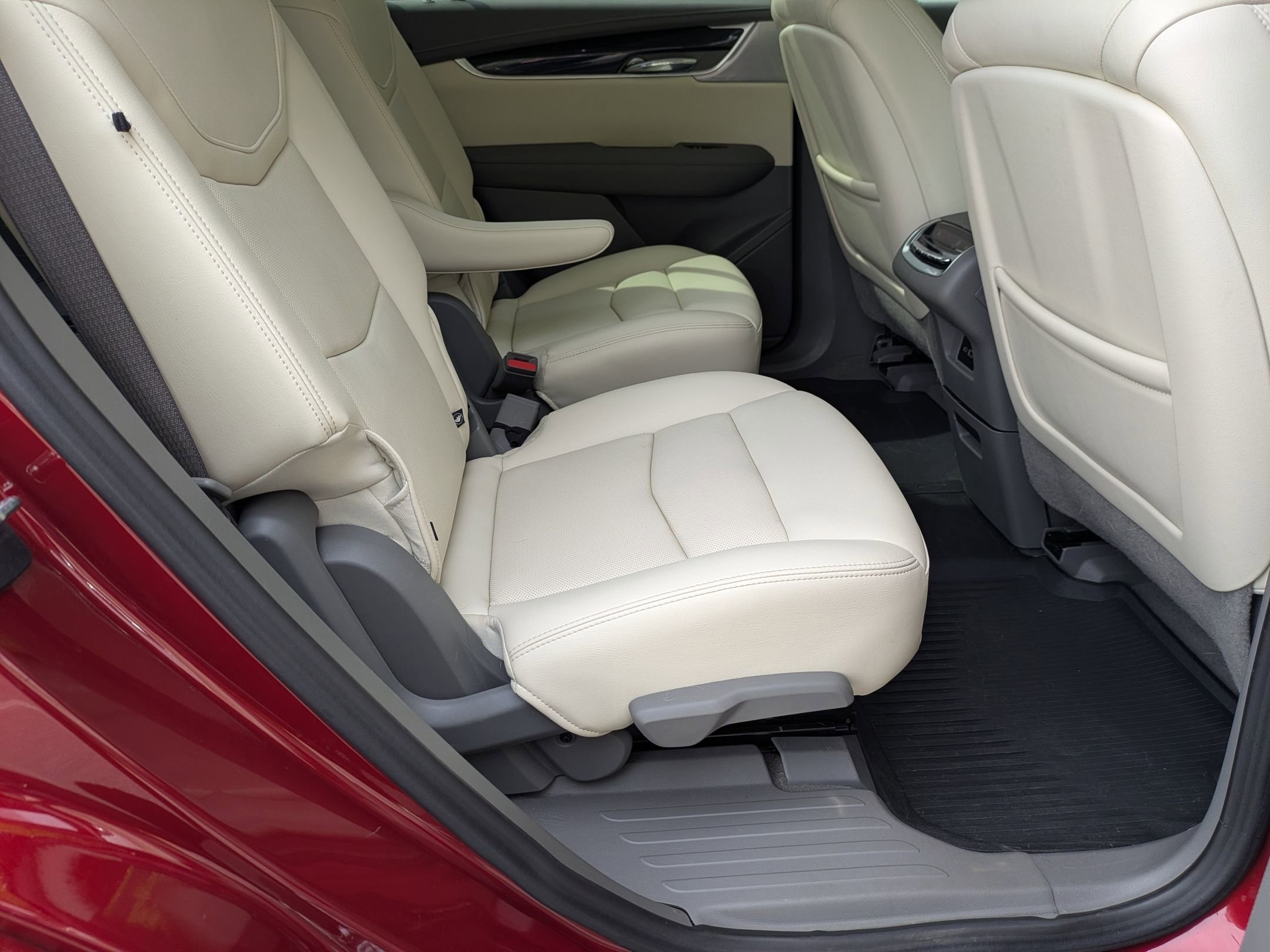 Used 2023 Cadillac XT6 Premium Luxury w/ Technology Package image 39