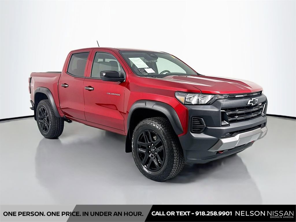 Used 2024 Chevrolet Colorado Trail Boss w/ Advanced Trailering Package AWD/4WD image 3
