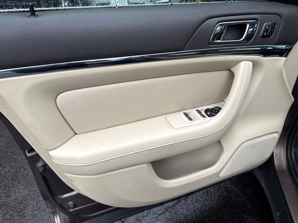Used 2015 Lincoln MKS AWD image 20