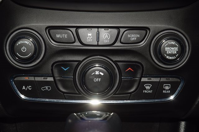 Used 2019 Jeep Cherokee Latitude Plus image 29