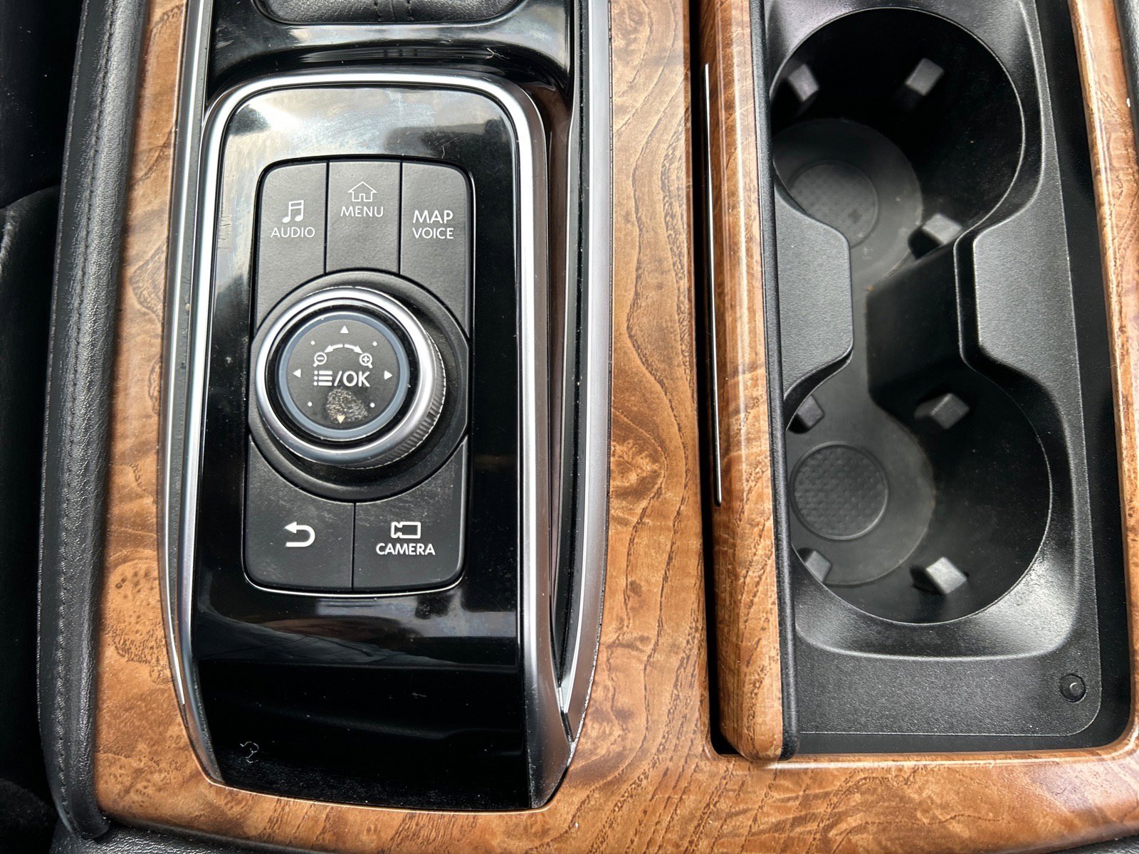 Used 2022 Nissan Armada SL image 37