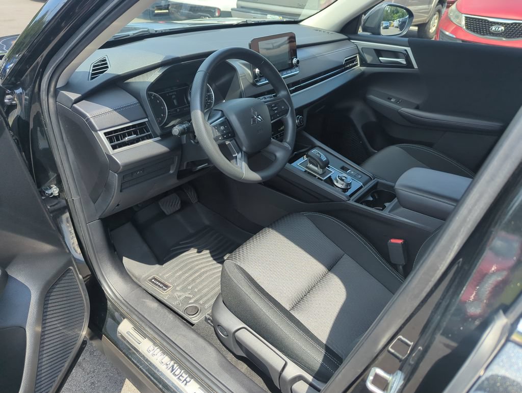 Used 2024 Mitsubishi Outlander ES AWD/4WD image 11