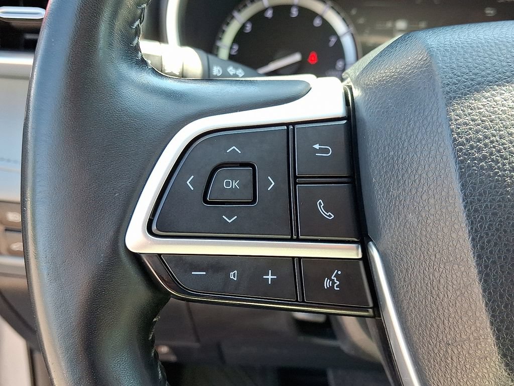 Used 2022 Toyota Highlander XLE AWD/4WD image 22