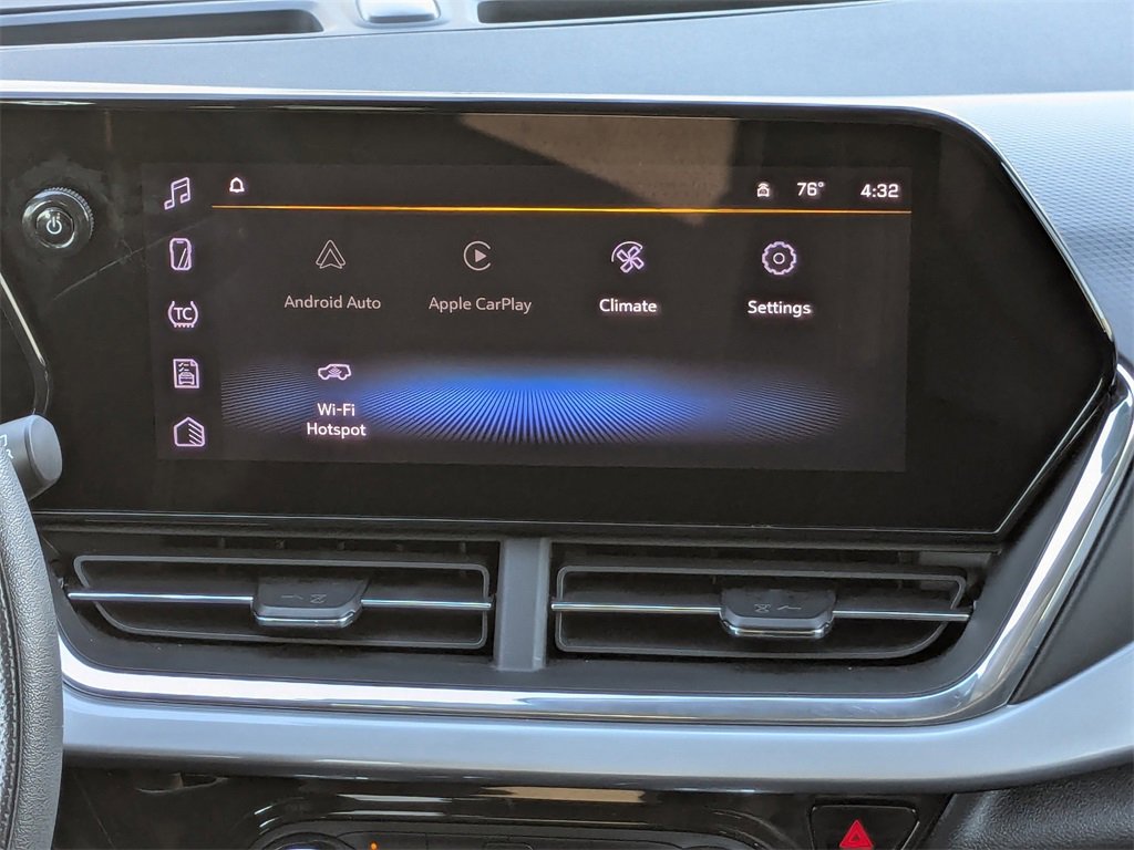 Certified 2025 Chevrolet Trax LT image 19